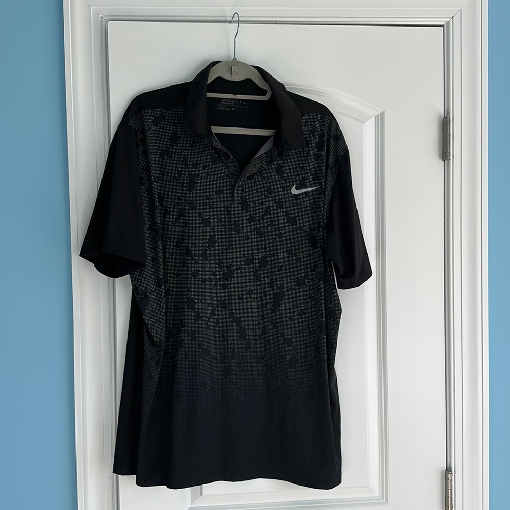 Men’s XL Nike golf polo. Excellent condition.